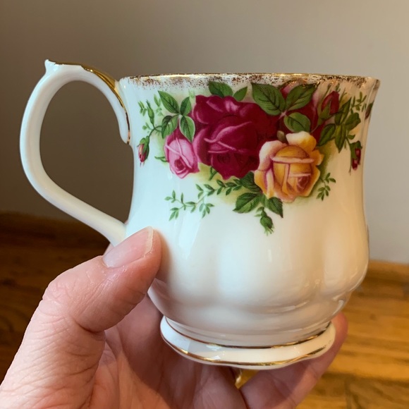 Old Country Roses Cup - Picture 2 of 5